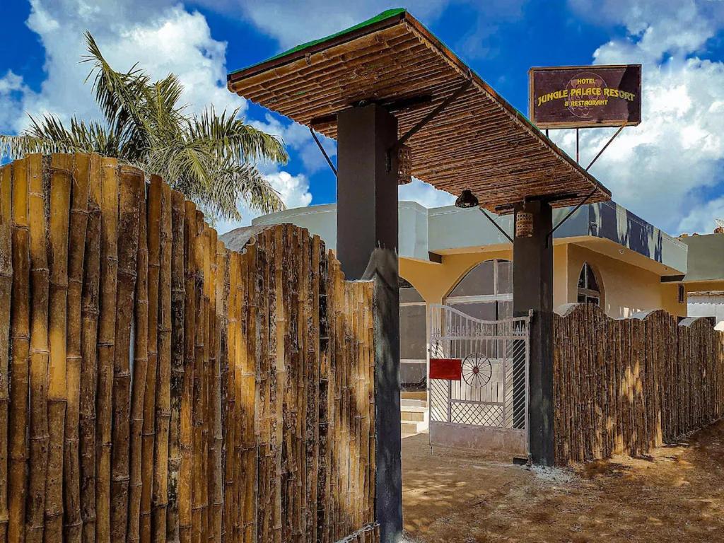 Hotel Jungle Palace Resort Umariā エクステリア 写真