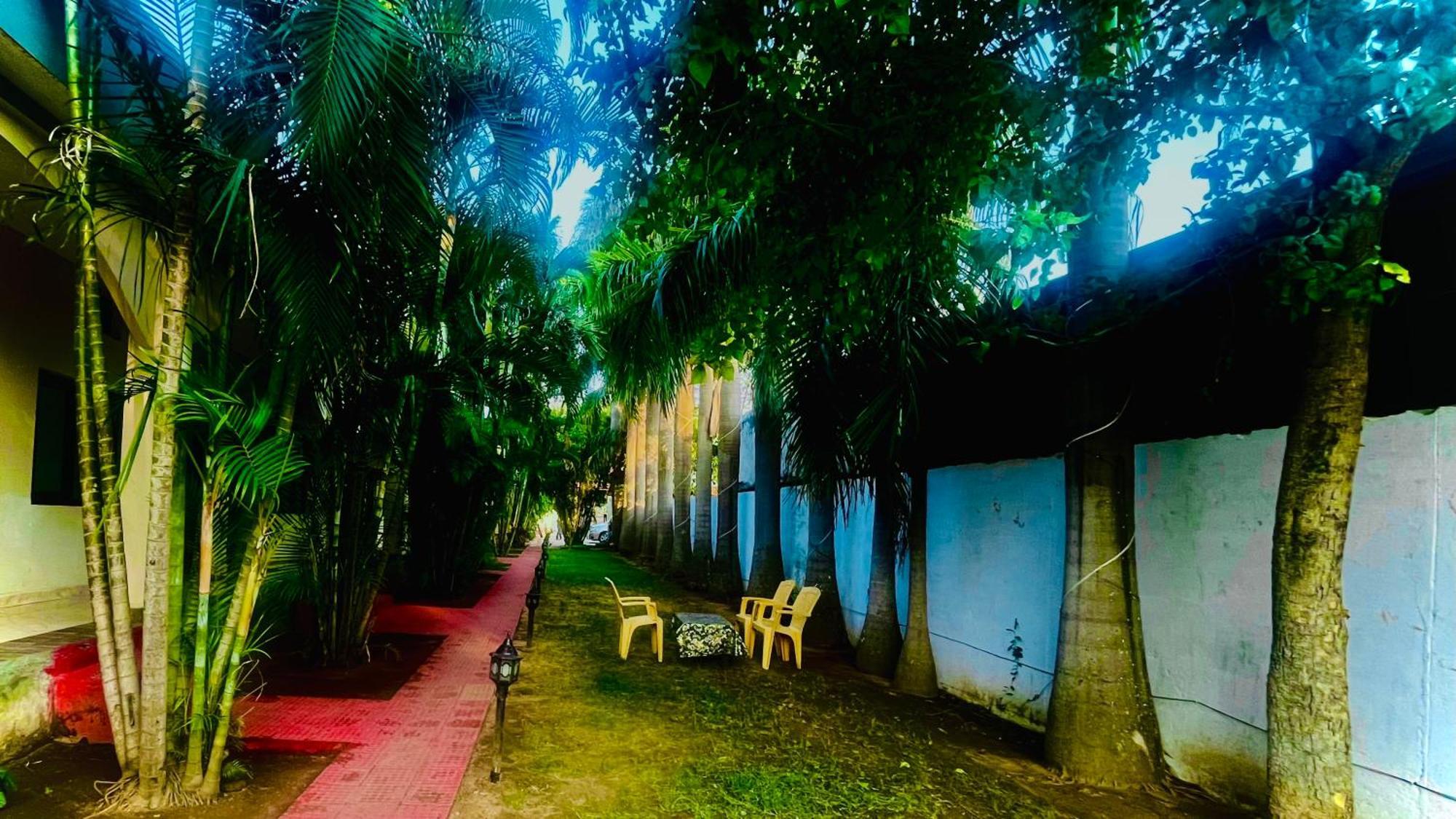 Hotel Jungle Palace Resort Umariā エクステリア 写真